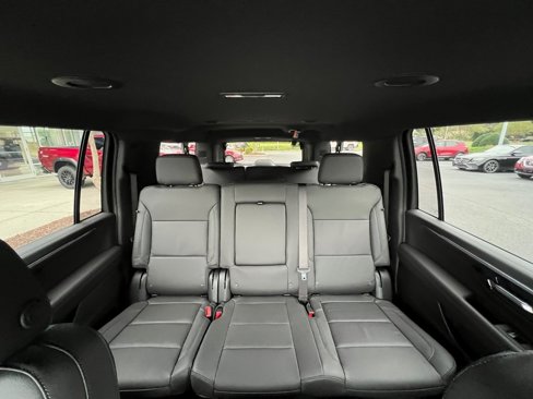 New 2026 Chevrolet Suburban LT image 17