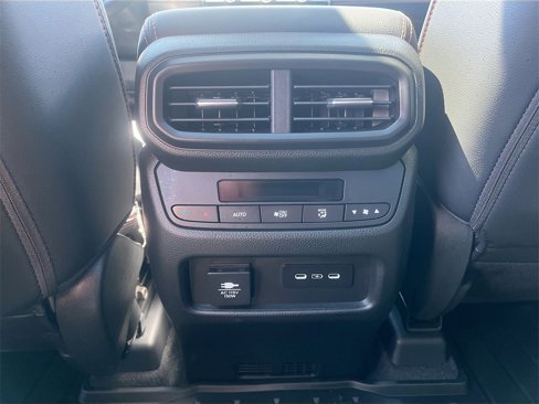 Used 2025 Honda Pilot TrailSport image 25
