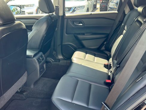Used 2023 Nissan Rogue SV w/ SV Premium B Package image 17