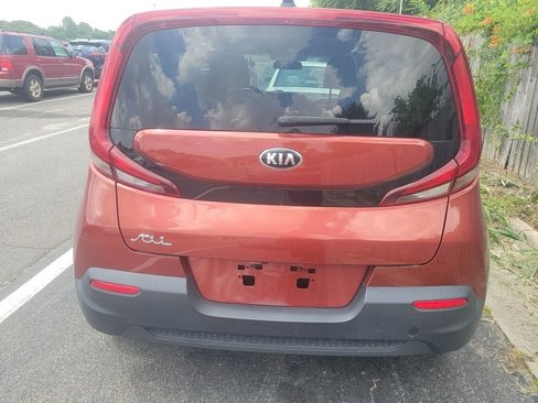 Used 2021 Kia Soul LX image 3