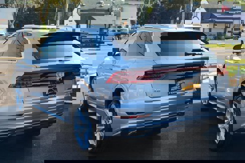 Used 2022 Audi Q8 Premium Plus image 2
