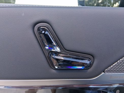 New 2026 BMW 750e xDrive image 19
