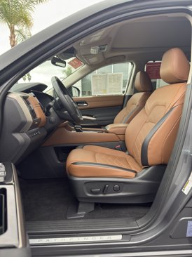Certified 2025 Nissan Pathfinder Platinum image 12