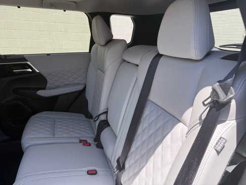 New 2025 Mitsubishi Outlander SEL image 24