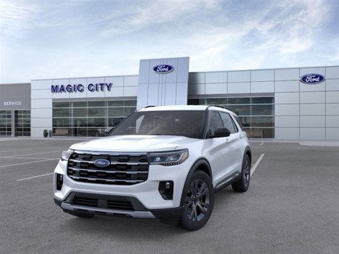 Used 2025 Ford Explorer Active w/ Active Comfort Package image 2