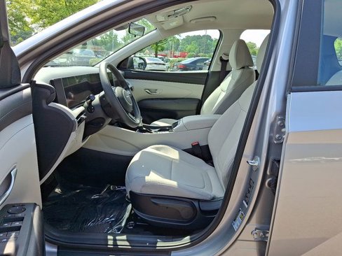 Used 2025 Hyundai Tucson SE image 16