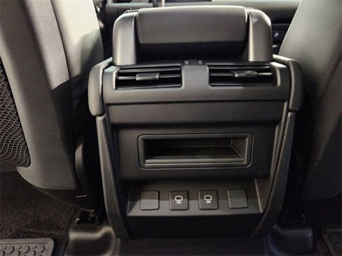 New 2024 Land Rover Defender 110 SE image 31