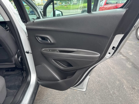 Used 2018 Chevrolet Trax LS image 21