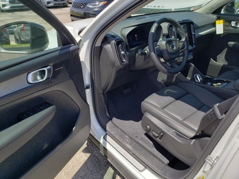 New 2025 Volvo XC40 B5 Plus w/ Protection Package Premier image 4
