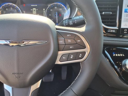 New 2026 Chrysler Pacifica Select image 13