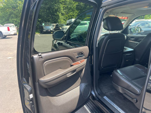 Used 2013 GMC Yukon XL Denali image 16