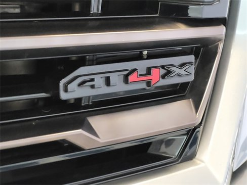 Used 2024 GMC Sierra 2500 AT4X image 2