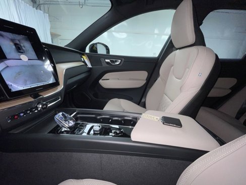 New 2026 Volvo XC60 B5 Plus w/ Protection Package Premier image 4