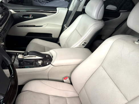 Used 2016 Lexus LS 460 w/ Comfort Package image 30