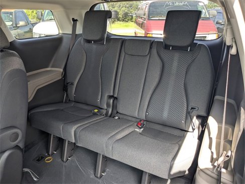 New 2026 Kia Carnival LX image 15