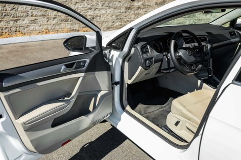 Used 2016 Volkswagen Golf Limited Edition image 22