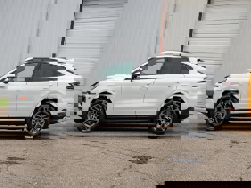 New 2025 Porsche Cayenne Coupe image 2
