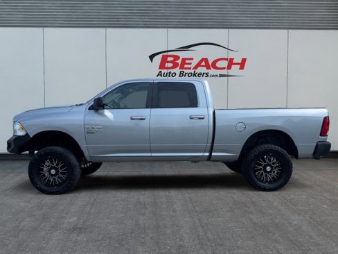 Used 2021 RAM 1500 Classic SLT image 3