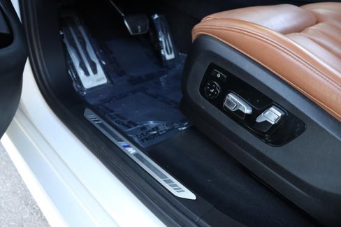 Used 2021 BMW X7 xDrive40i w/ M Sport Package image 17