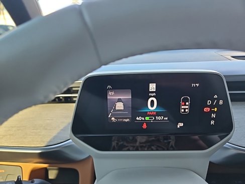 Used 2025 Volkswagen ID. Buzz 1st Edition image 9