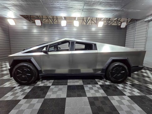 Used 2024 Tesla Cybertruck AWD Crew Cab image 18