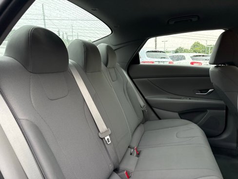 Used 2021 Hyundai Elantra SE image 31