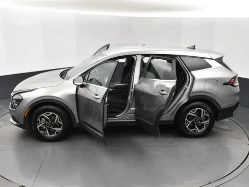 Used 2024 Kia Sportage LX image 7