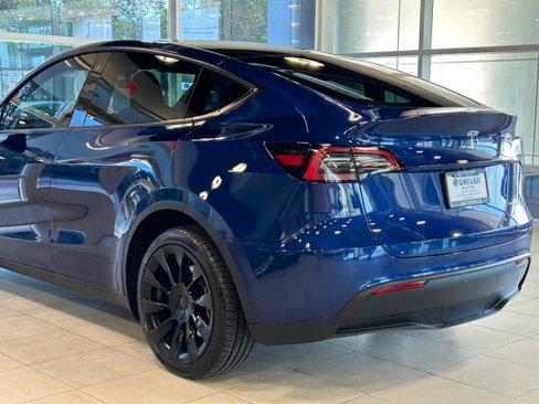 Used 2023 Tesla Model Y Long Range image 13