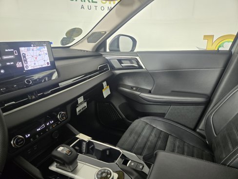 New 2025 Mitsubishi Outlander SE image 25