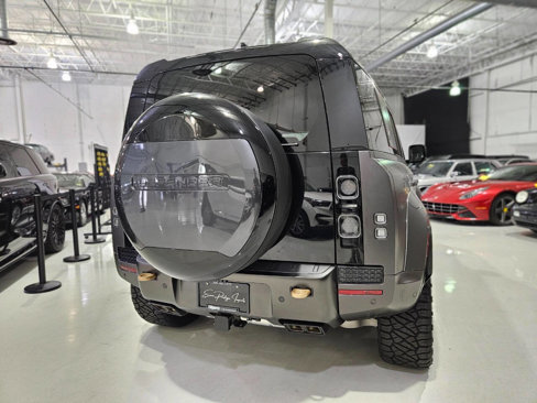 Used 2025 Land Rover Defender 110 image 41