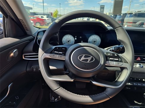 New 2025 Hyundai Elantra SEL image 14