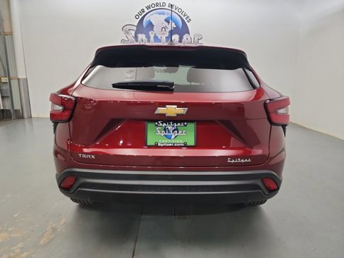 Used 2025 Chevrolet Trax LS w/ LS Convenience Package image 7