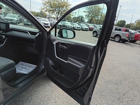 Used 2022 Toyota RAV4 XLE image 17
