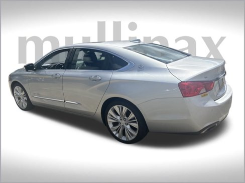 Used 2018 Chevrolet Impala Premier w/ Premier Confidence Package image 10
