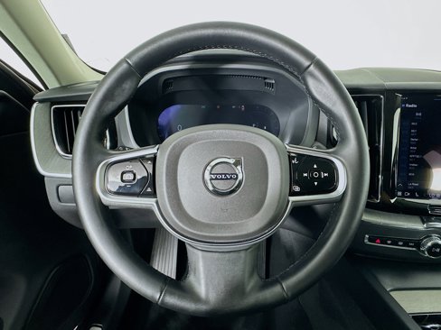 Used 2025 Volvo XC60 B5 Plus image 11