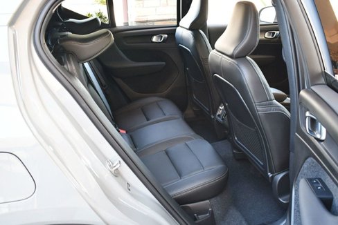 Used 2024 Volvo XC40 B5 Plus image 18