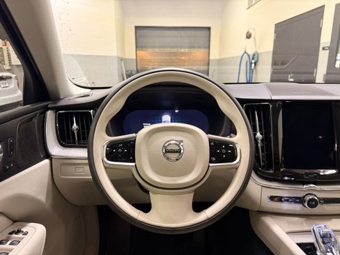 Used 2024 Volvo XC60 B5 Ultimate w/ Protection Package Premier image 22