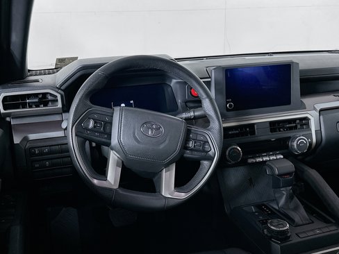 Used 2025 Toyota Tacoma TRD Off-Road image 18