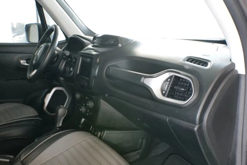 Used 2018 Jeep Renegade Latitude image 13