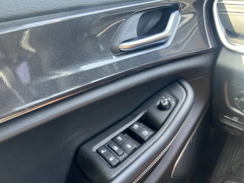 Used 2021 Jeep Grand Cherokee L Laredo w/ Luxury Tech Group I image 18