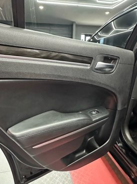 Used 2016 Chrysler 300 Limited image 19