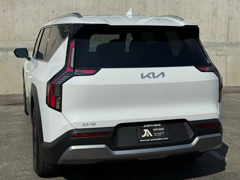 Used 2025 Kia EV9 Wind image 9