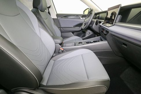 New 2025 Volkswagen Tiguan SE image 14