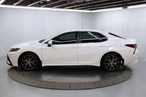 Used 2024 Toyota Camry SE image 4
