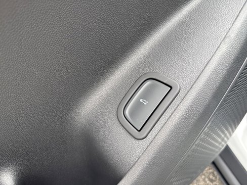 New 2025 Chevrolet Traverse LT image 28