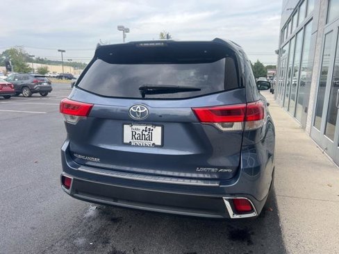 Certified 2018 Toyota Highlander Limited Platinum image 4