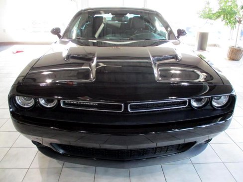 Used 2023 Dodge Challenger SXT image 2