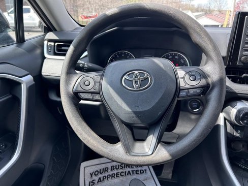 Used 2022 Toyota RAV4 XLE image 9