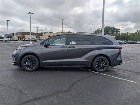 New 2025 Toyota Sienna XSE image 4