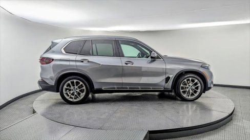 Used 2024 BMW X5 sDrive40i w/ Premium Package image 9